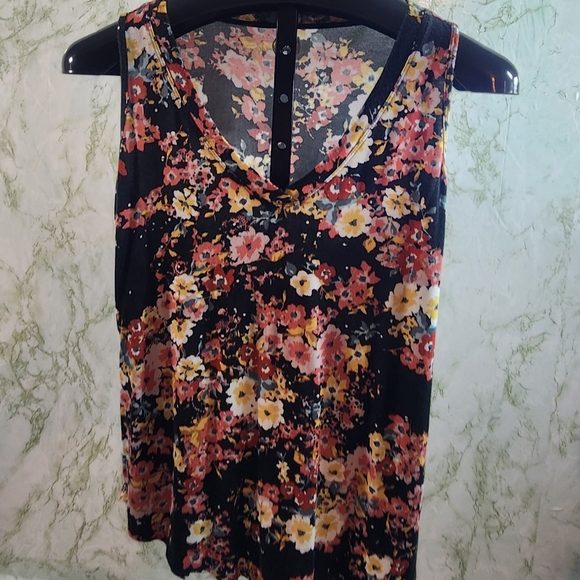 Maurices 24/7 Pretty Floral Vneck Tank - Picture 1 of 10